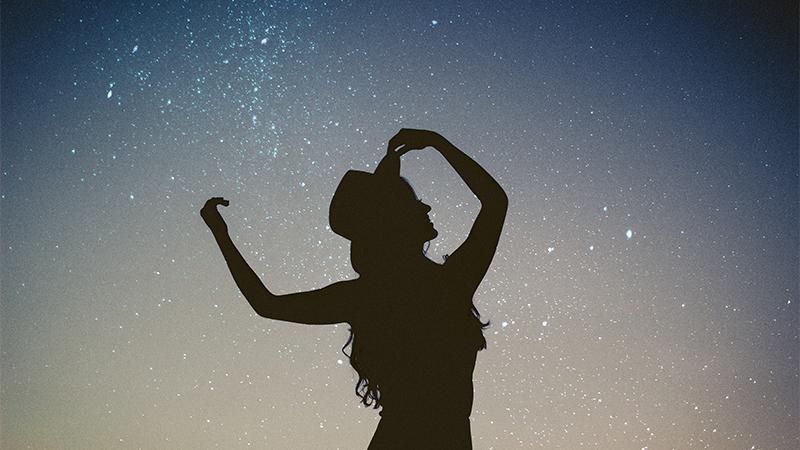 Hình ảnh minh họa hai mặt đối lập, tượng trưng cho điểm mạnh và điểm yếu của Ma Kết sinh ngày 18/1