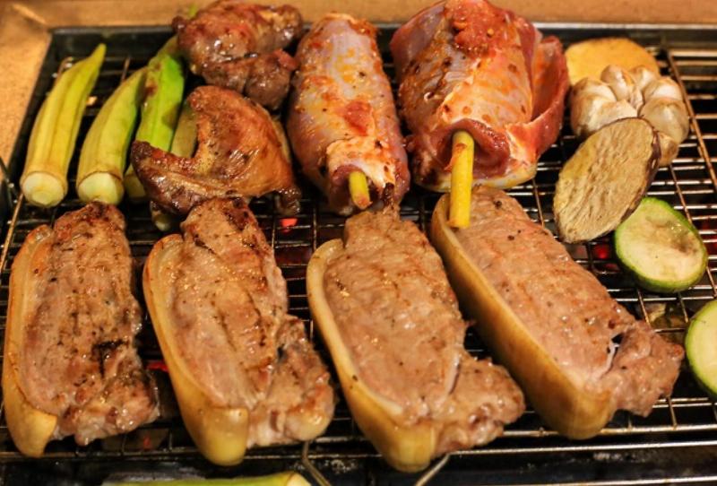 Tô bánh canh Trảng Bàng Tây Ninh hấp dẫn với nước dùng trong veo và sợi bánh mềm dai, món ăn trứ danh khi hỏi tây ninh có gì chơi