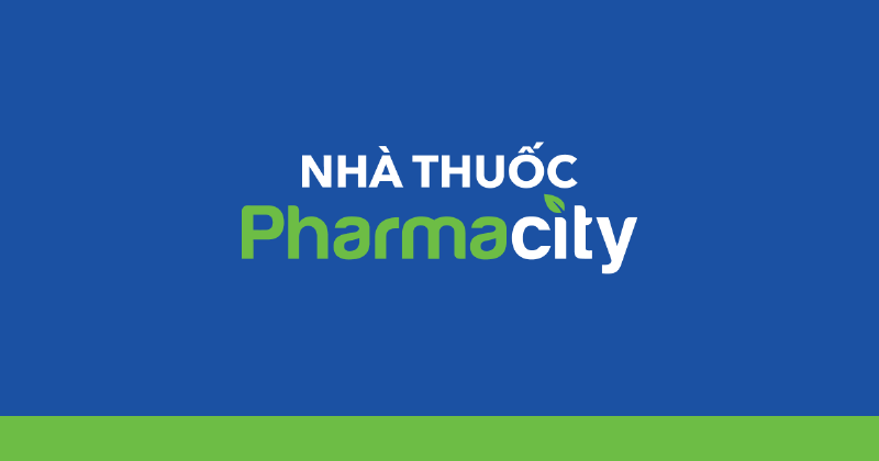 Dược sĩ tư vấn tận tình cho khách hàng tại một hiệu thuốc gần nhất, thể hiện chất lượng dịch vụ và chuyên môn