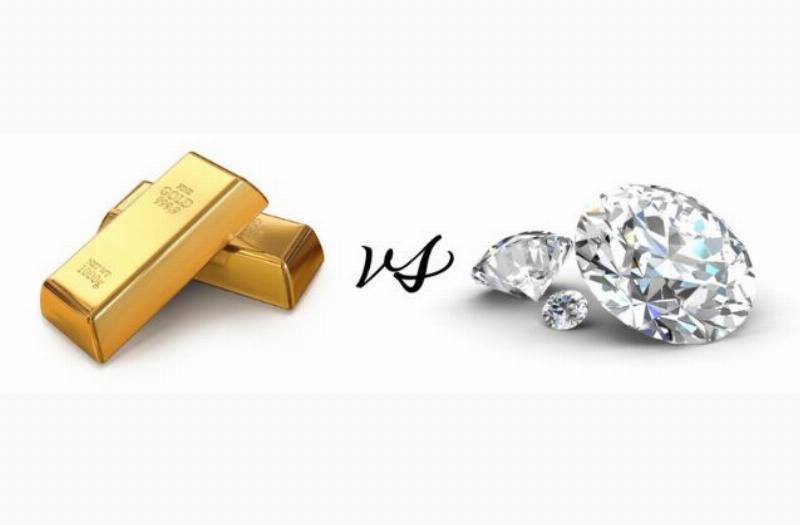 Chuyên gia kim hoan tư vấn khách hàng về trọng lượng và đơn vị đo lường vàng khi mua