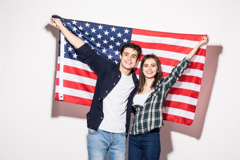 Hình ảnh chân dung giả định của chuyên gia đang phát biểu về múi giờ UTC+7