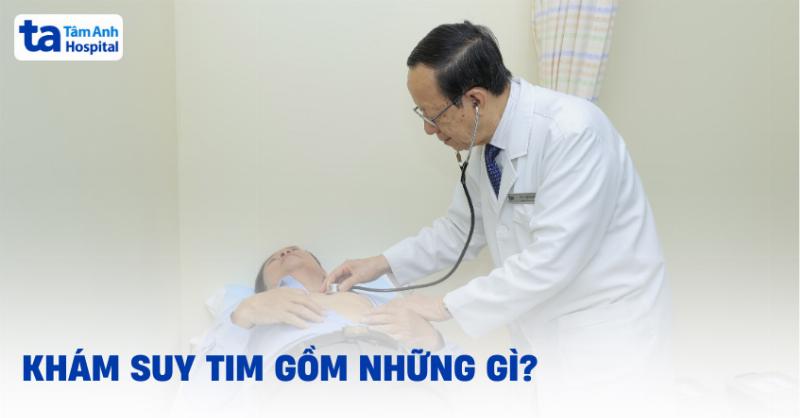 Khách hàng đang sử dụng dịch vụ đo huyết áp tại quầy tư vấn của hiệu thuốc gần nhất