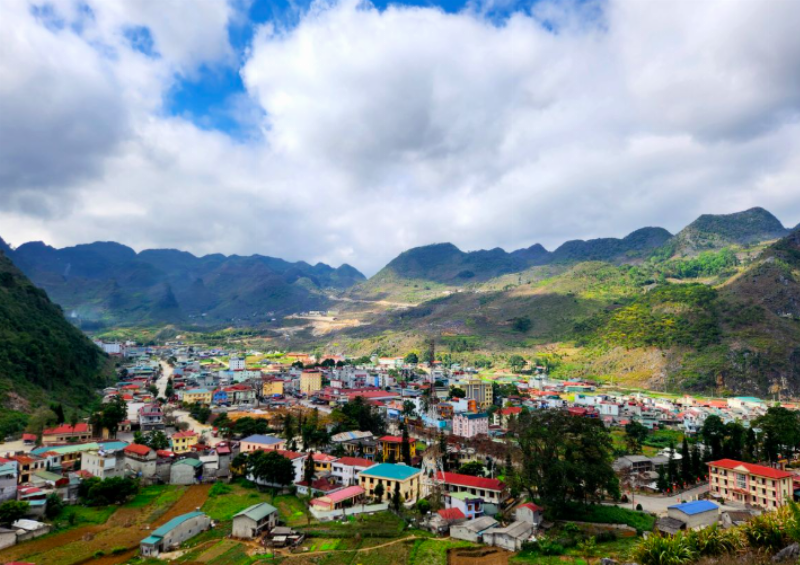 Khám phá các điểm tham quan nổi tiếng ở Hà Giang dễ dàng hơn khi đi bằng ô tô tự lái.