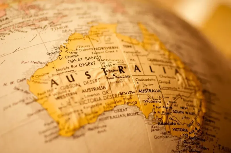 Đồng hồ hiển thị giờ ở các thành phố lớn của Úc như Sydney, Melbourne, Brisbane, Perth, Adelaide.