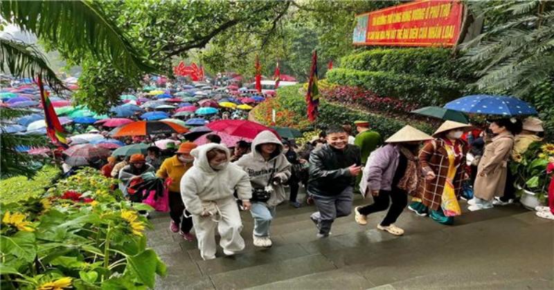 Du xuân hành hương về Đất Tổ Đền Hùng dịp Giỗ Tổ Hùng Vương 2025