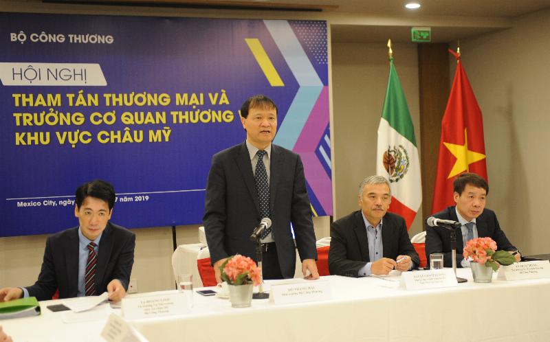 Hình ảnh minh họa kết nối kinh doanh xuyên lục địa giữa Việt Nam và Canada, nhấn mạnh tầm quan trọng của quản lý thời gian chính xác