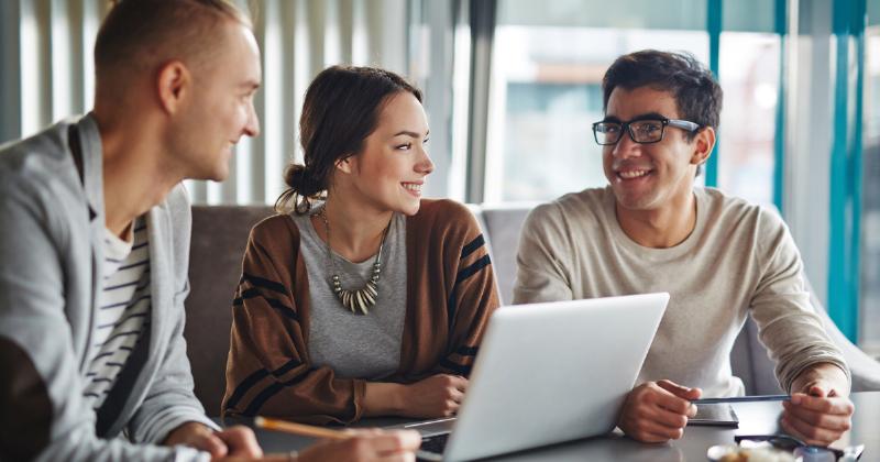 Hình ảnh minh họa kinh nghiệm làm việc hiệu quả với đối tác Trung Quốc, tập trung vào quản lý thời gian và giao tiếp