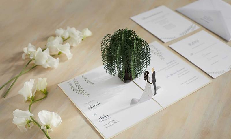Hình ảnh một tấm thiệp cưới viết tay với hình vẽ hoặc trang trí độc đáo, thể hiện sự sáng tạo trong lời chúc