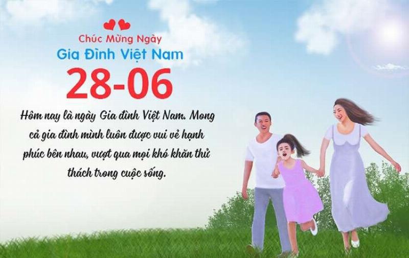 Cảnh gia đình Việt Nam quây quần bên bữa cơm ấm cúng trong Ngày Gia đình Việt Nam 28/6, thể hiện sự sum họp