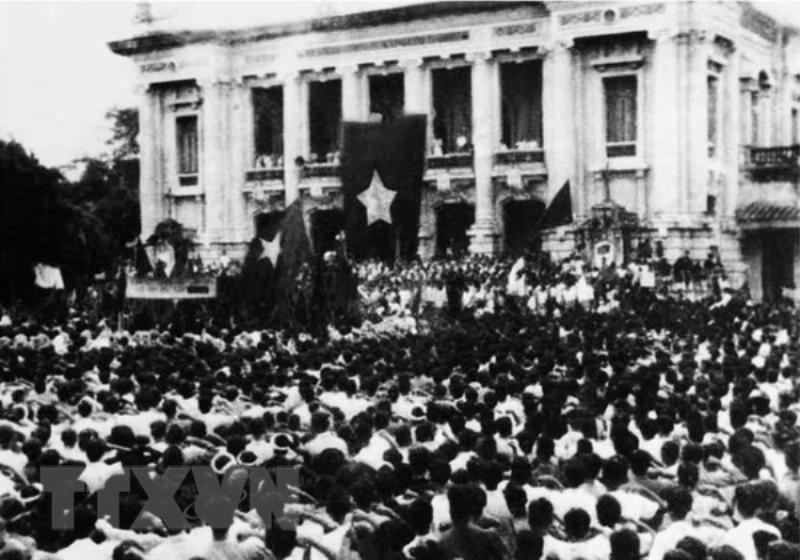 Người sinh ngày 19 tháng 8 thuộc cung Sư Tử, biểu tượng của sức mạnh và lòng kiêu hãnh