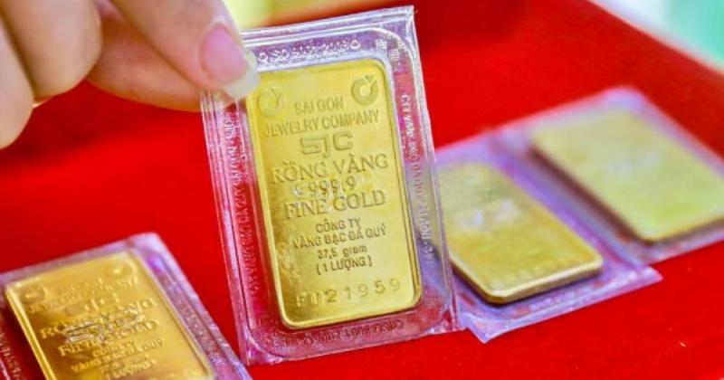 Minh họa tầm quan trọng của việc theo dõi giá vàng thường xuyên để quản lý tài sản và đầu tư hiệu quả