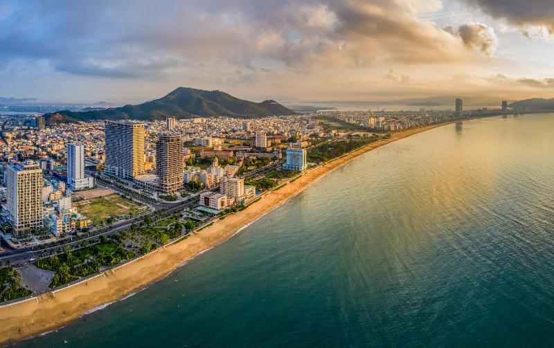 Cua so may bay ngam canh bien Quy Nhon tu tren cao sau chuyen bay tu Ha Noi