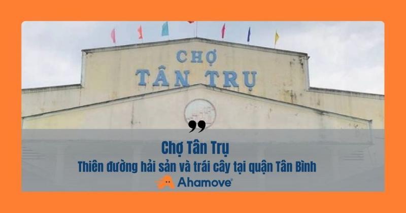 Khu ẩm thực đêm hoặc một góc phố bán đồ ăn vặt sôi động ở Sài Gòn