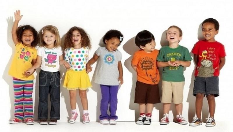 Bảng size quần áo trẻ em tham khảo, vị trí của size 140 và các size lân cận
