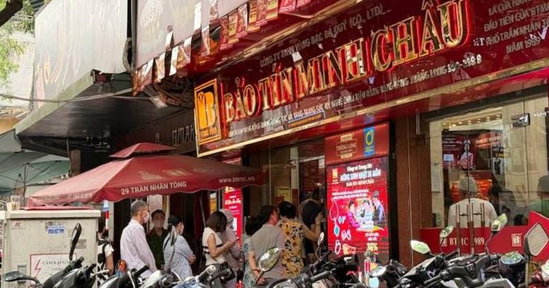 Bảng giá vàng niêm yết công khai tại cửa hàng Bảo Tín Minh Châu