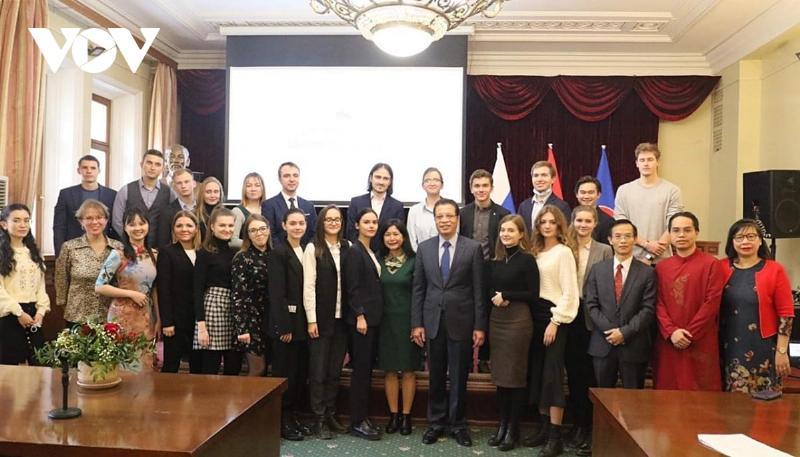 So sánh giờ hiện tại ở Việt Nam, Moscow và Vladivostok