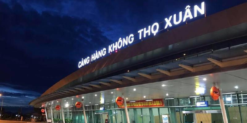 Đĩa hải sản tươi ngon đặc trưng của bãi biển Hải Tiến