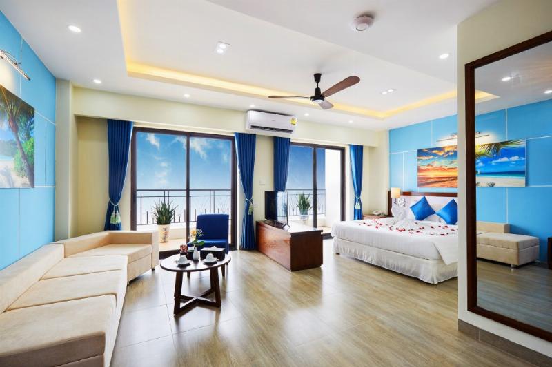 Một khách sạn hiện đại có view nhìn thẳng ra bãi biển Hải Tiến