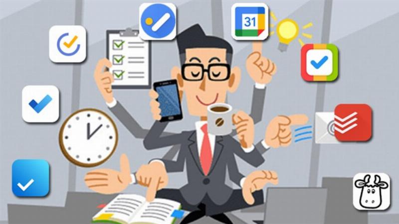 Hình ảnh bàn làm việc với lịch, đồng hồ, ghi chú minh họa cho việc lập kế hoạch và quản lý thời gian hiệu quả