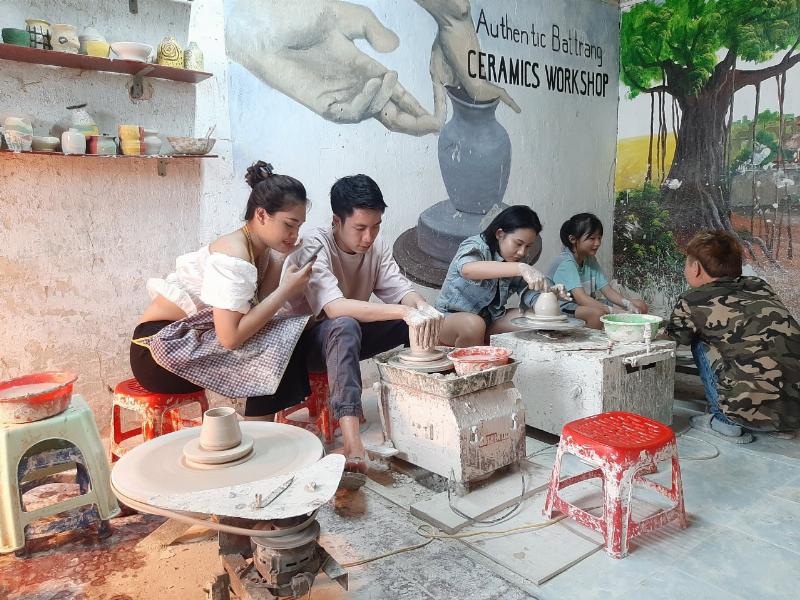 Học làm gốm tại xưởng gốm truyền thống dịp lễ 30/4