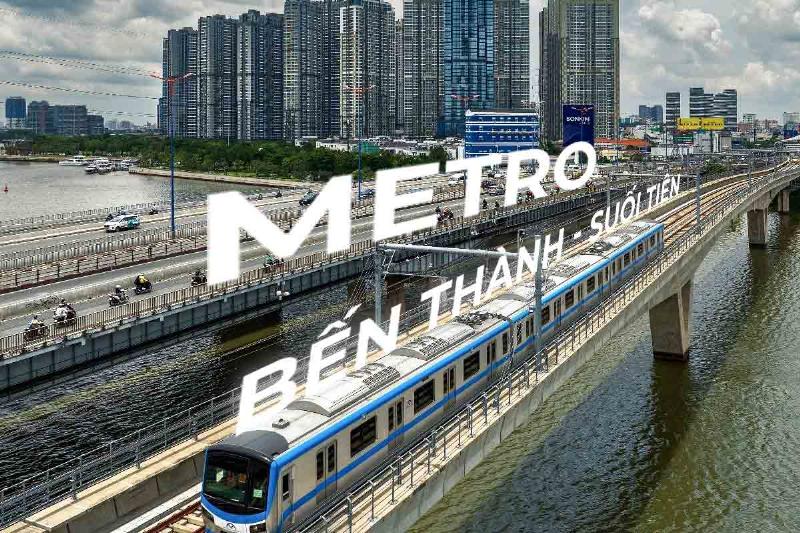 Tàu dừng tại Ga Đà Nẵng trong hành trình từ Sài Gòn đến Hà Nội, cho thấy một điểm dừng quan trọng