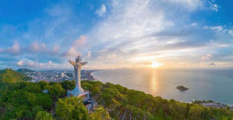 Hình ảnh minh họa các hoạt động và trải nghiệm du lịch thú vị gần khu vực khách sạn Bãi Sau Vũng Tàu