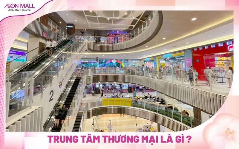 Bên trong một trung tâm thương mại hiện đại ở Sài Gòn, không gian mua sắm và giải trí rộng lớn